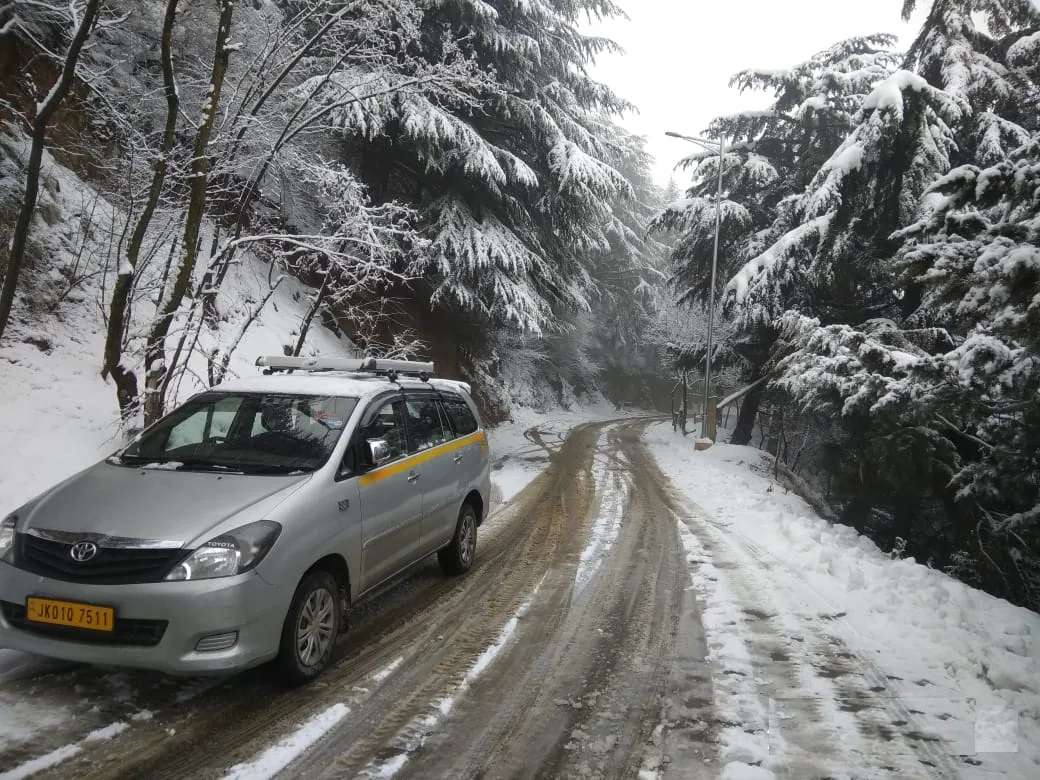 Toyota Innova cab in Srinagar